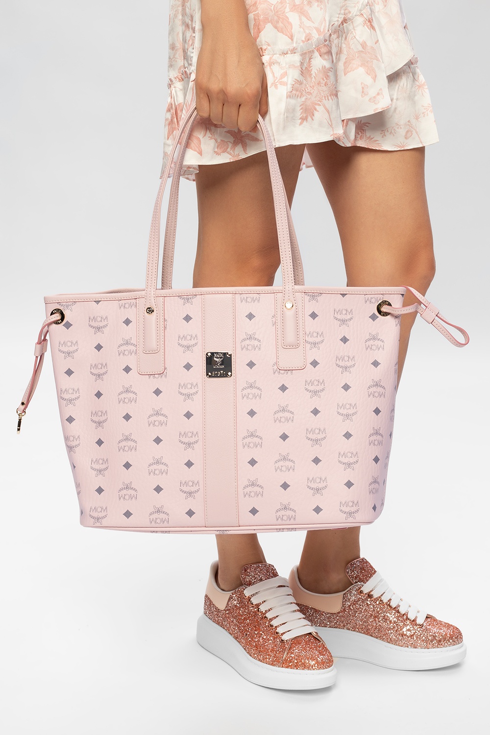 Powder pink mcm outlet bag